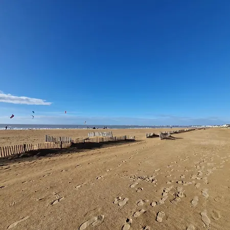 3 Pieces Avec Parking Et Balcon A 900m Du Centre - - Fr-1-706-3 Châtelaillon-Plage