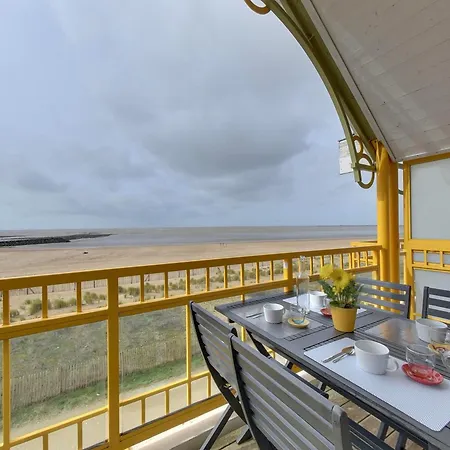 3 Pieces Avec Parking Et Balcon A 900m Du Centre - - Fr-1-706-3 شقة *