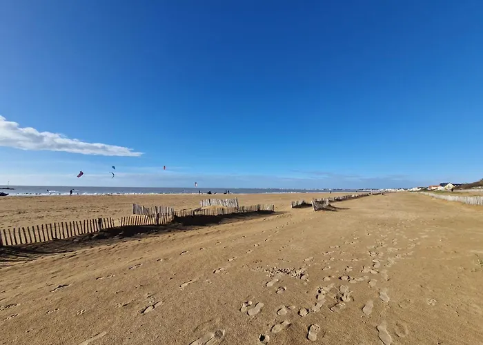 3 Pieces Avec Parking Et Balcon A 900m Du Centre - - Fr-1-706-3 Châtelaillon-Plage