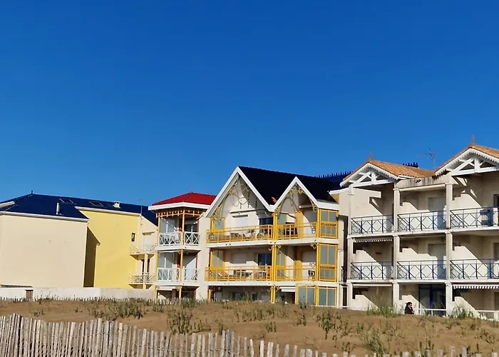 3 Pieces Avec Parking Et Balcon A 900m Du Centre - - Fr-1-706-3 *