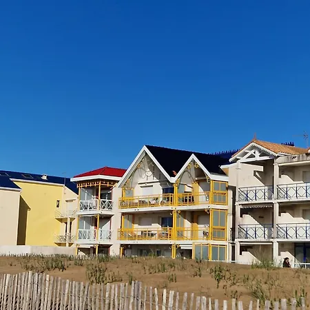 3 Pieces Avec Parking Et Balcon A 900m Du Centre - - Fr-1-706-3 *