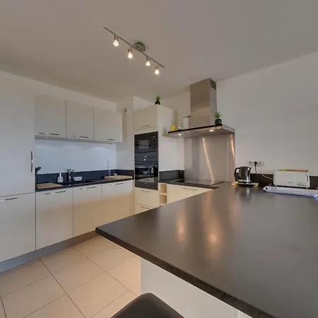 3 Pieces Avec Parking Et Balcon A 900m Du Centre - - Fr-1-706-3 Apartment