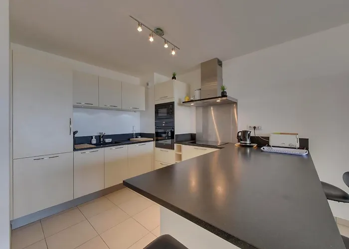 3 Pieces Avec Parking Et Balcon A 900m Du Centre - - Fr-1-706-3 公寓